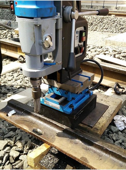 BDS MAB-825KTS speciális mágnestalpas fúrógép FÚRÓGÉPEK MÁGNESTALPAS FÚRÓGÉPEK Speciális fúrógépek